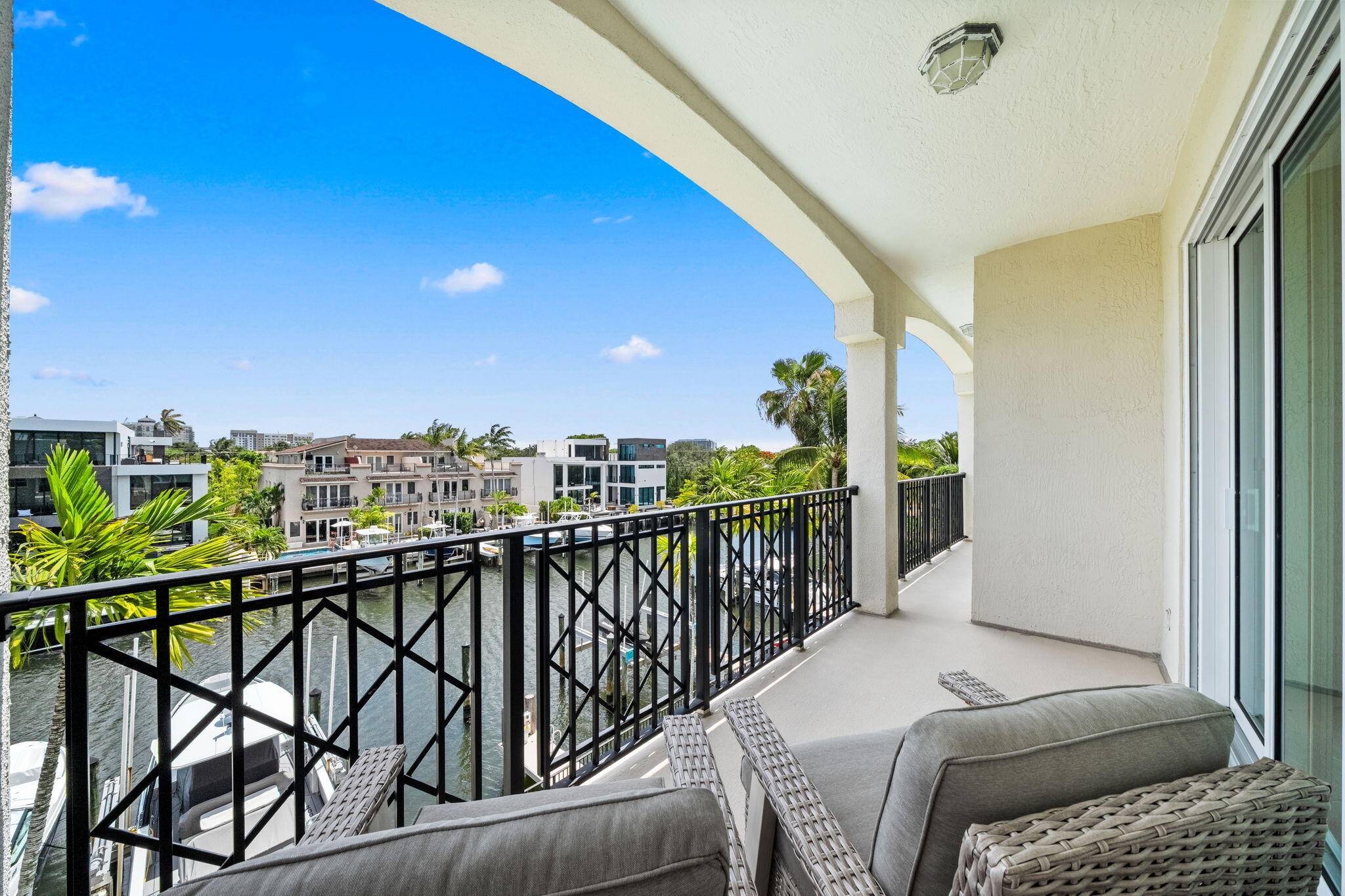 2720 NE 15th #303 Fort Lauderdale, FL 33304