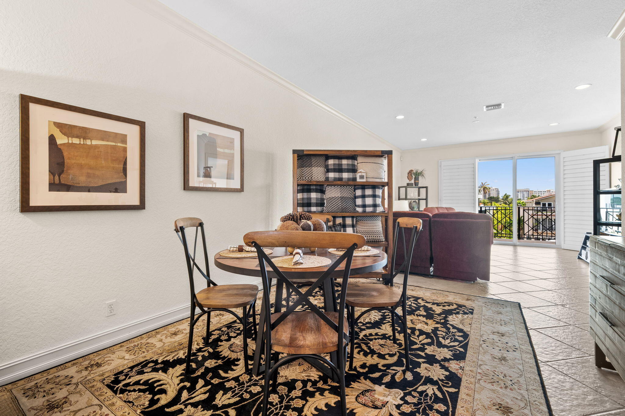 2720 NE 15th #303 Fort Lauderdale, FL 33304