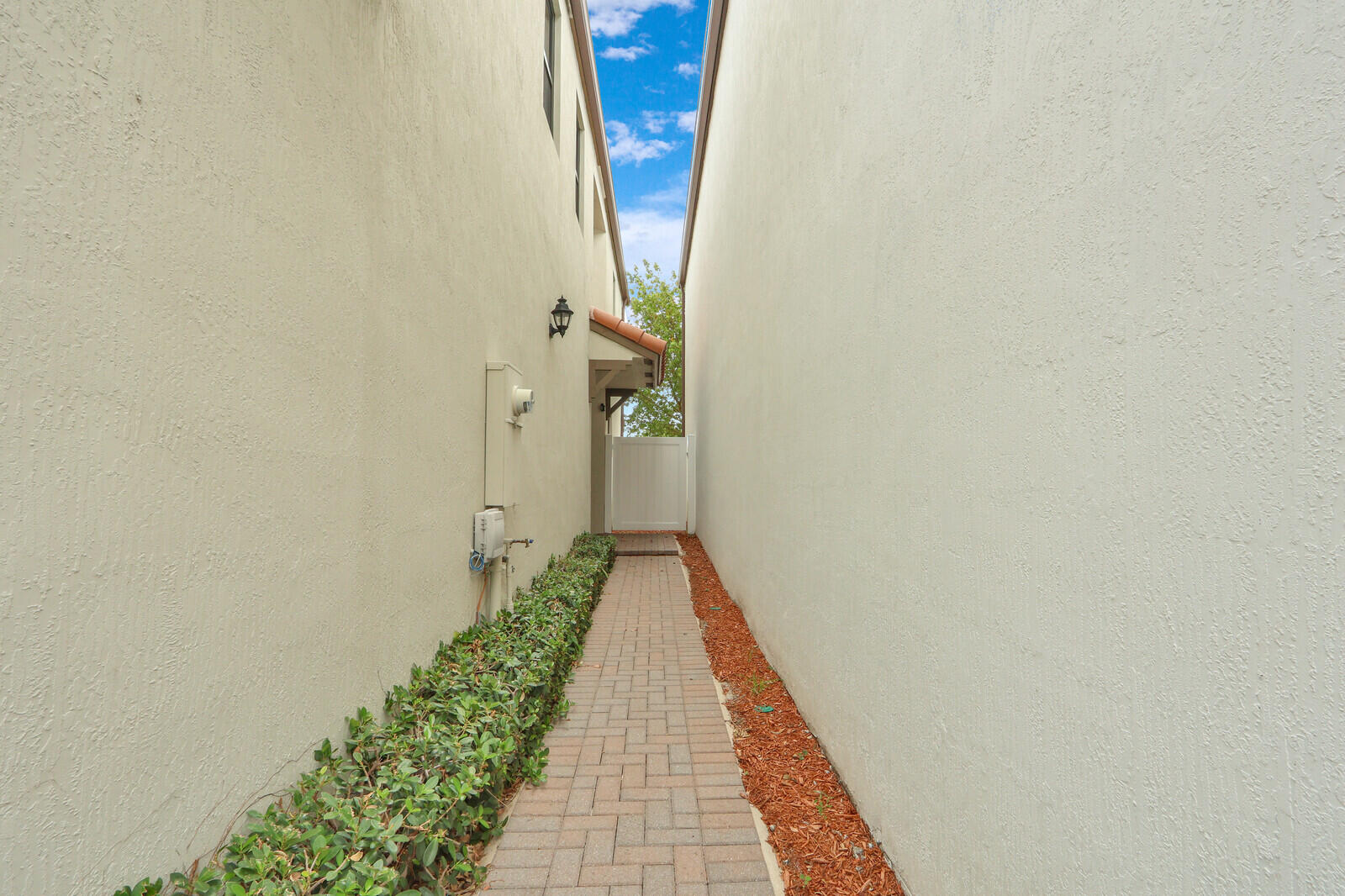 4008 Sequoia Riviera Beach, FL 33410