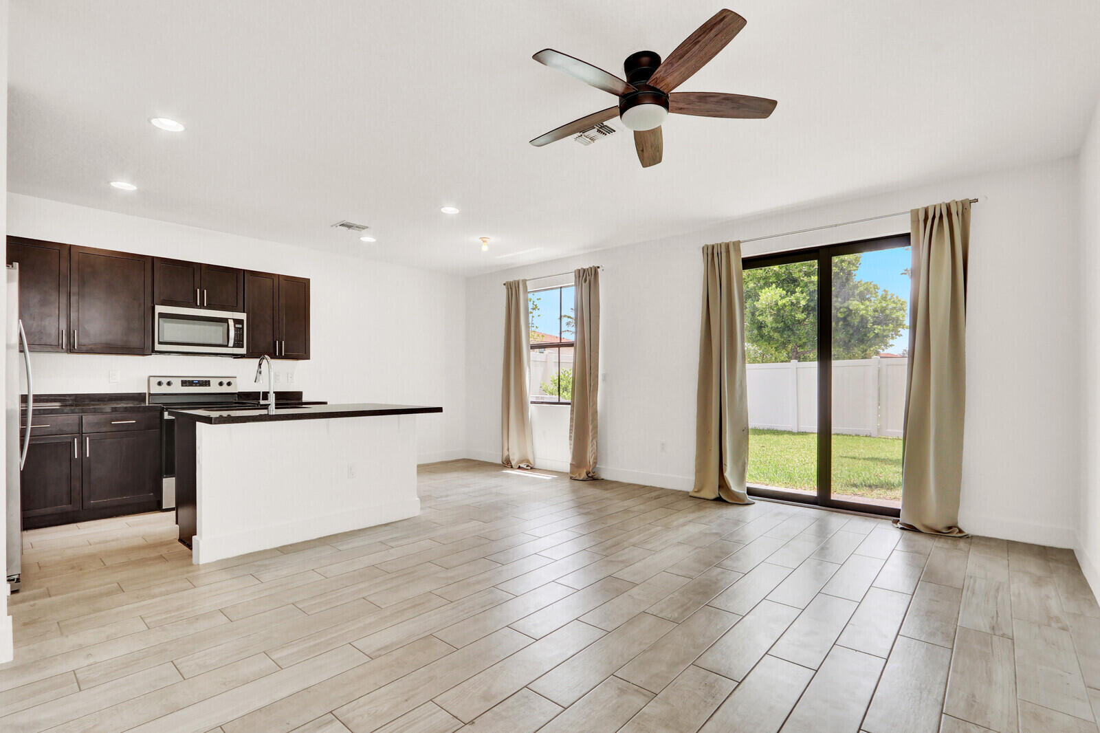 4008 Sequoia Riviera Beach, FL 33410