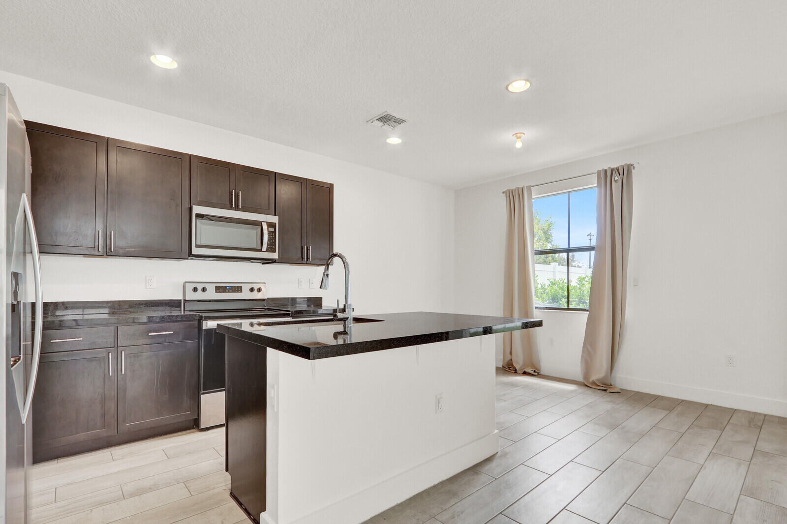4008 Sequoia Riviera Beach, FL 33410