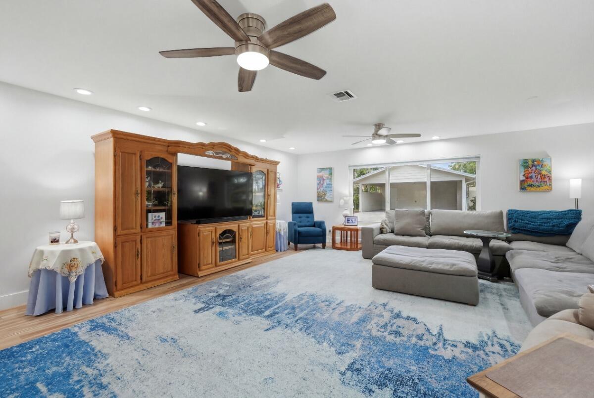 904 W Cypress #V-46 Pompano Beach, FL 33069