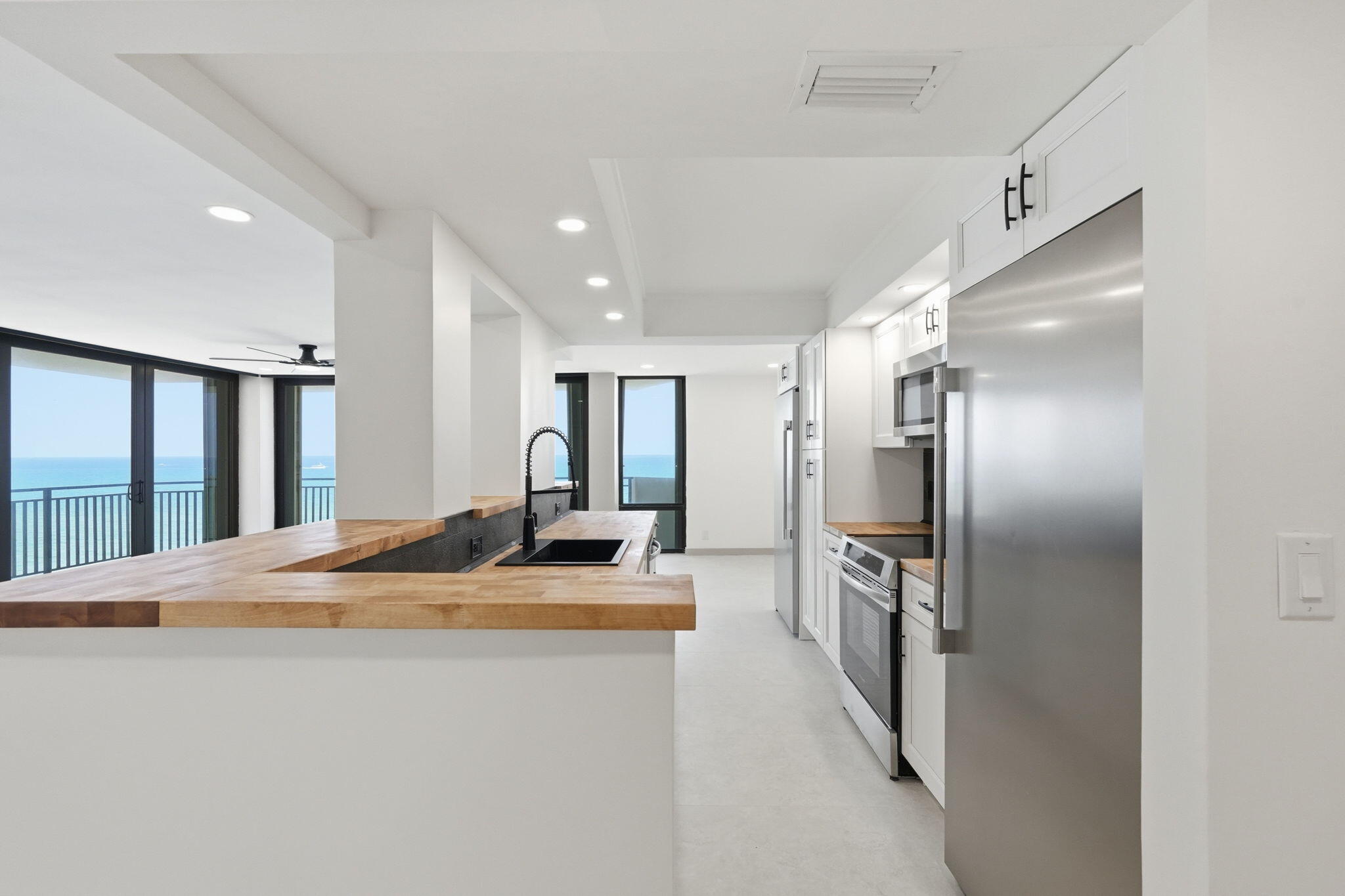 5460 N Ocean #6a Riviera Beach, FL 33404