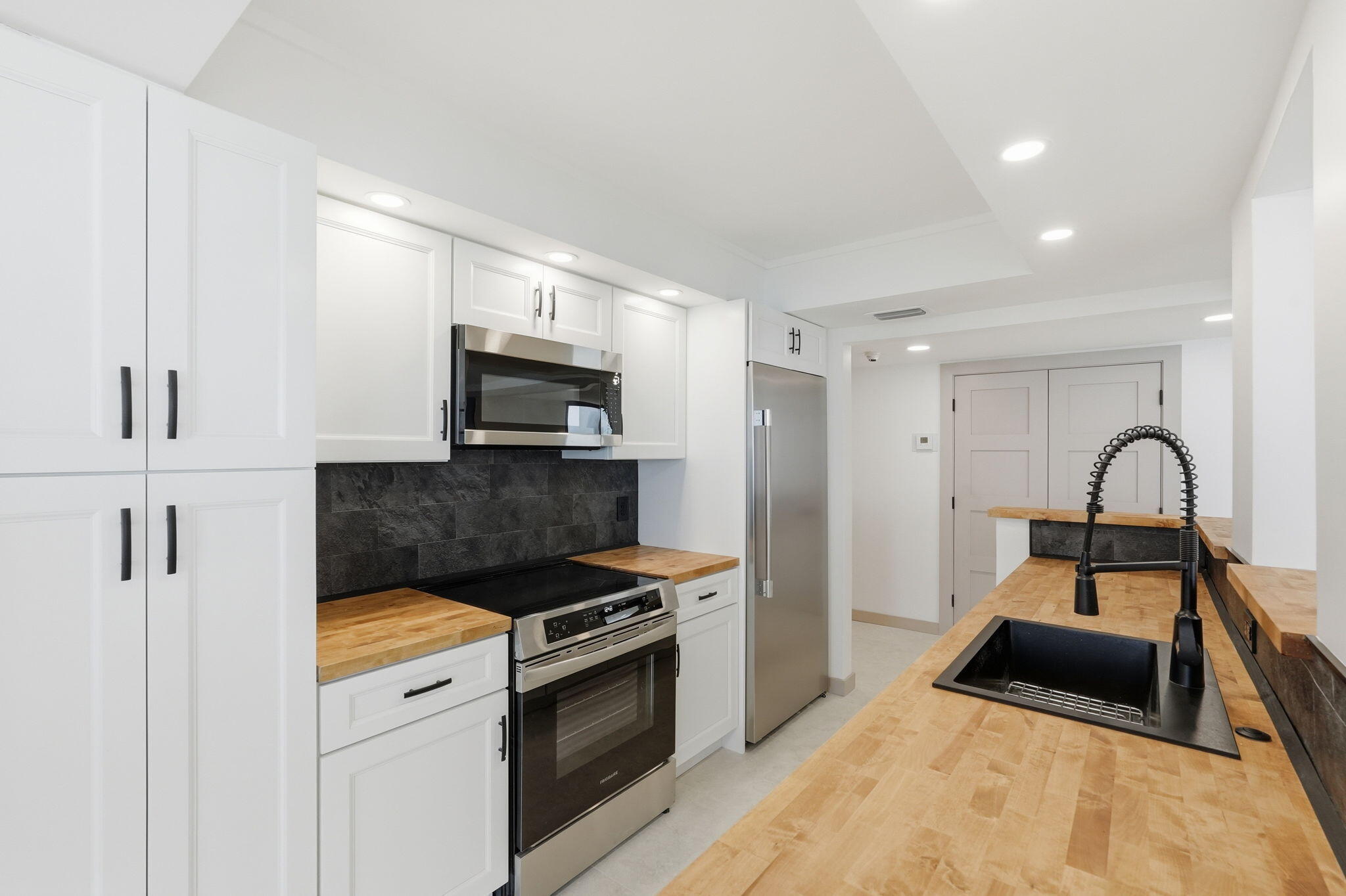 5460 N Ocean #6a Riviera Beach, FL 33404