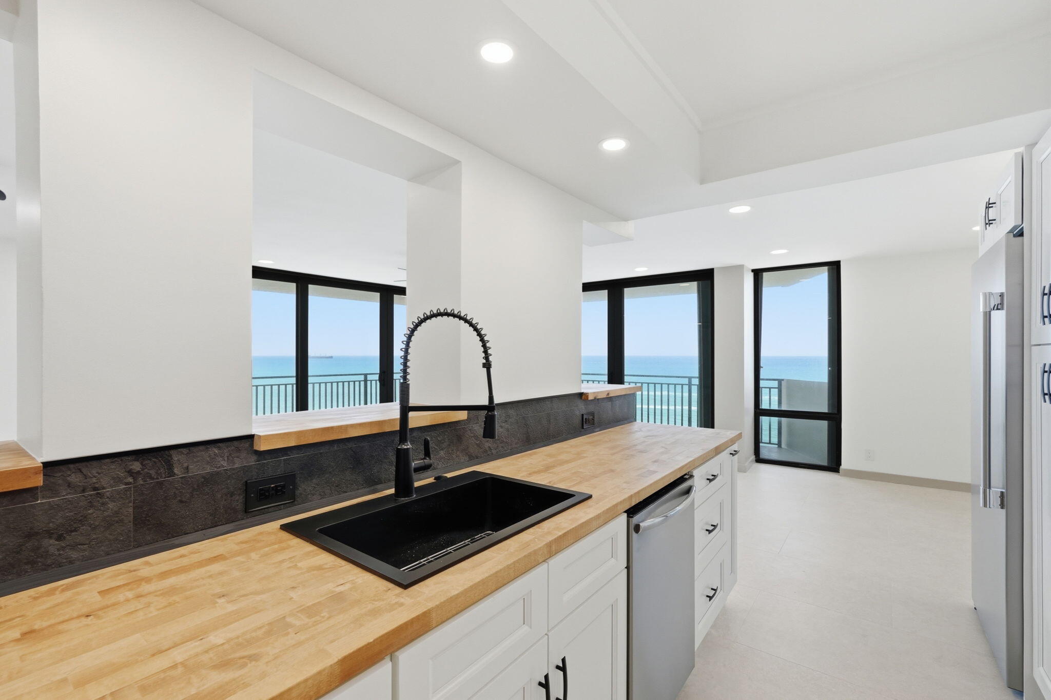5460 N Ocean #6a Riviera Beach, FL 33404