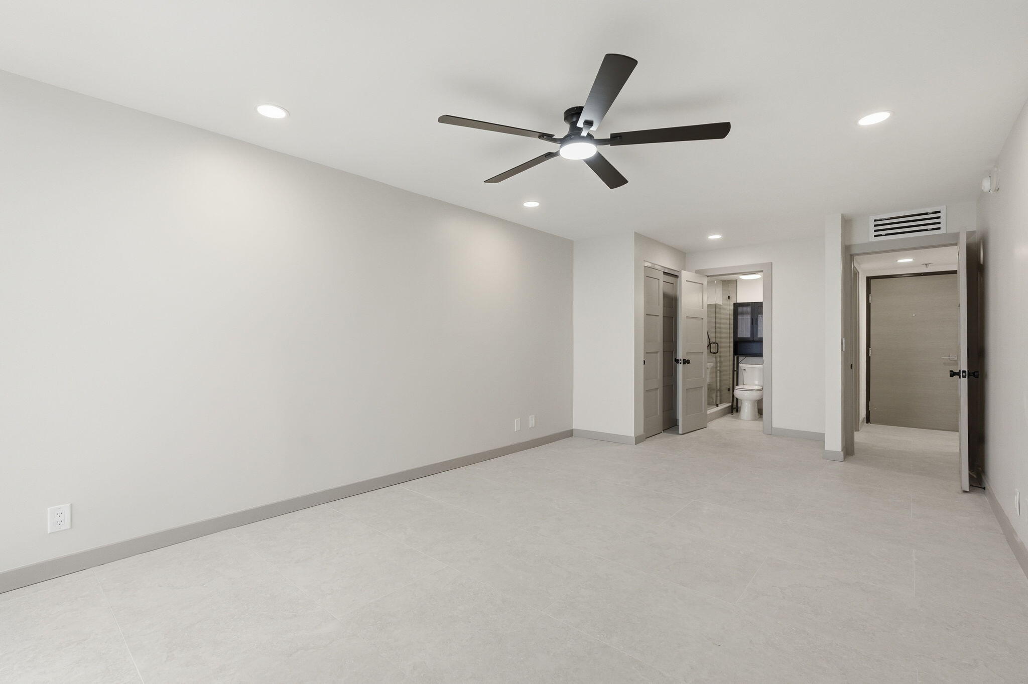 5460 N Ocean #6a Riviera Beach, FL 33404