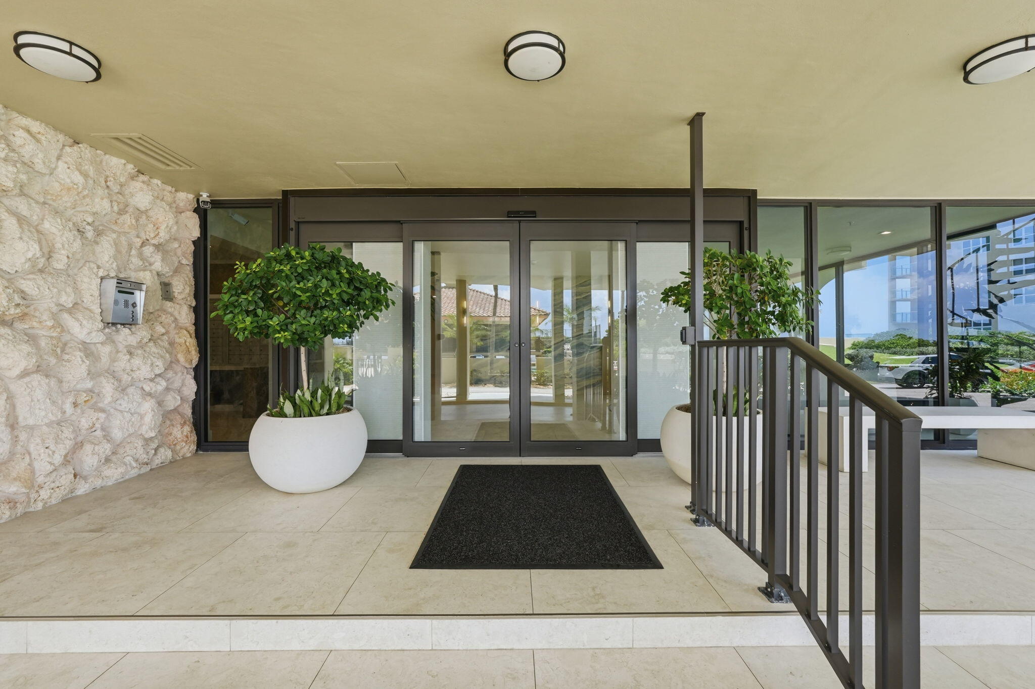 5460 N Ocean #6a Riviera Beach, FL 33404