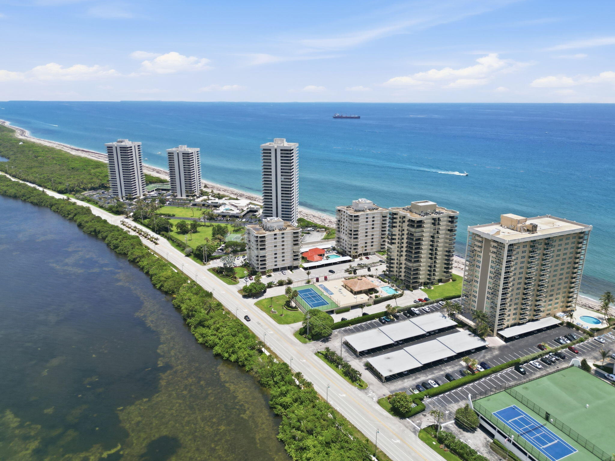 5460 N Ocean #6a Riviera Beach, FL 33404