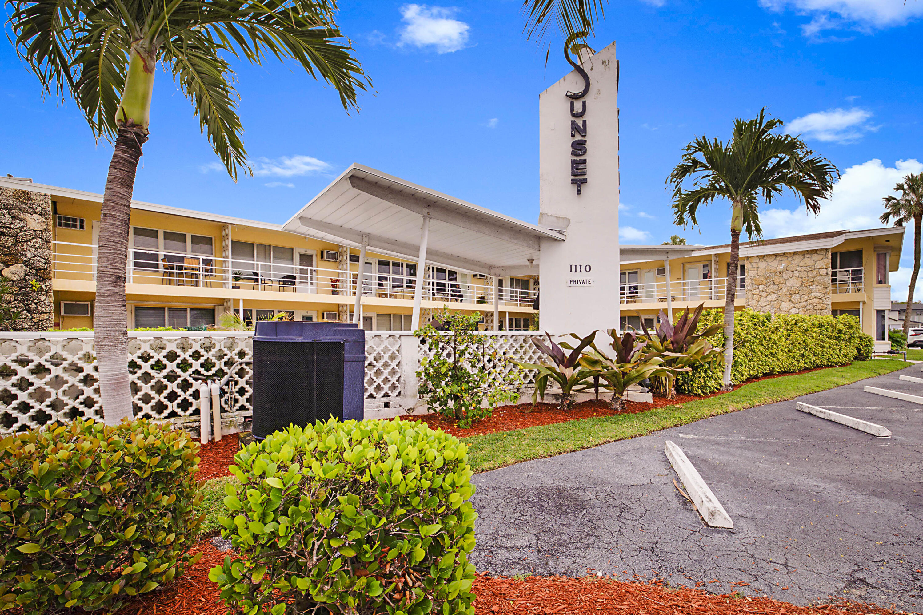 1110 N Riverside #12