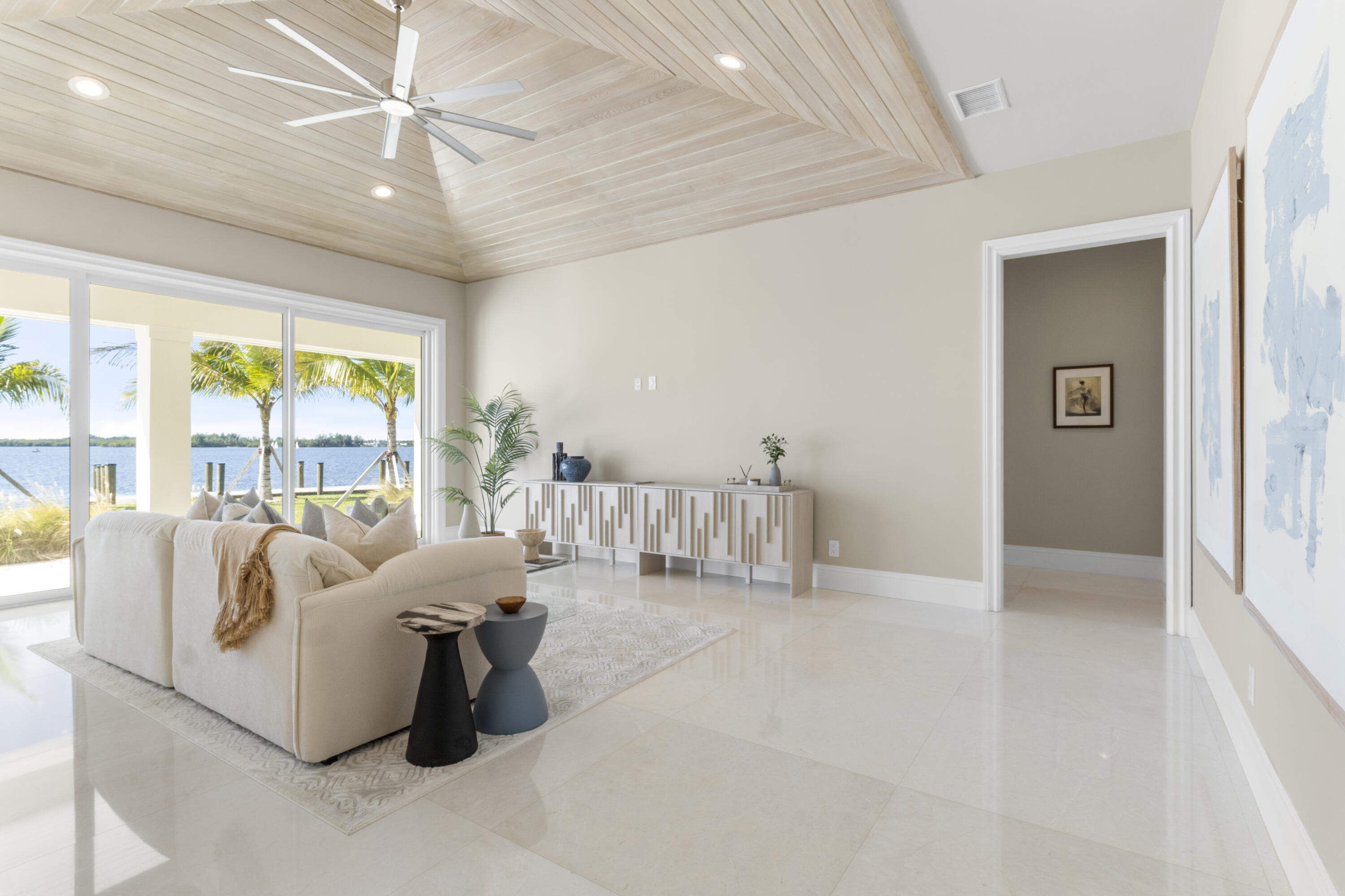 526 Pt Ln Vero Beach, FL 32963