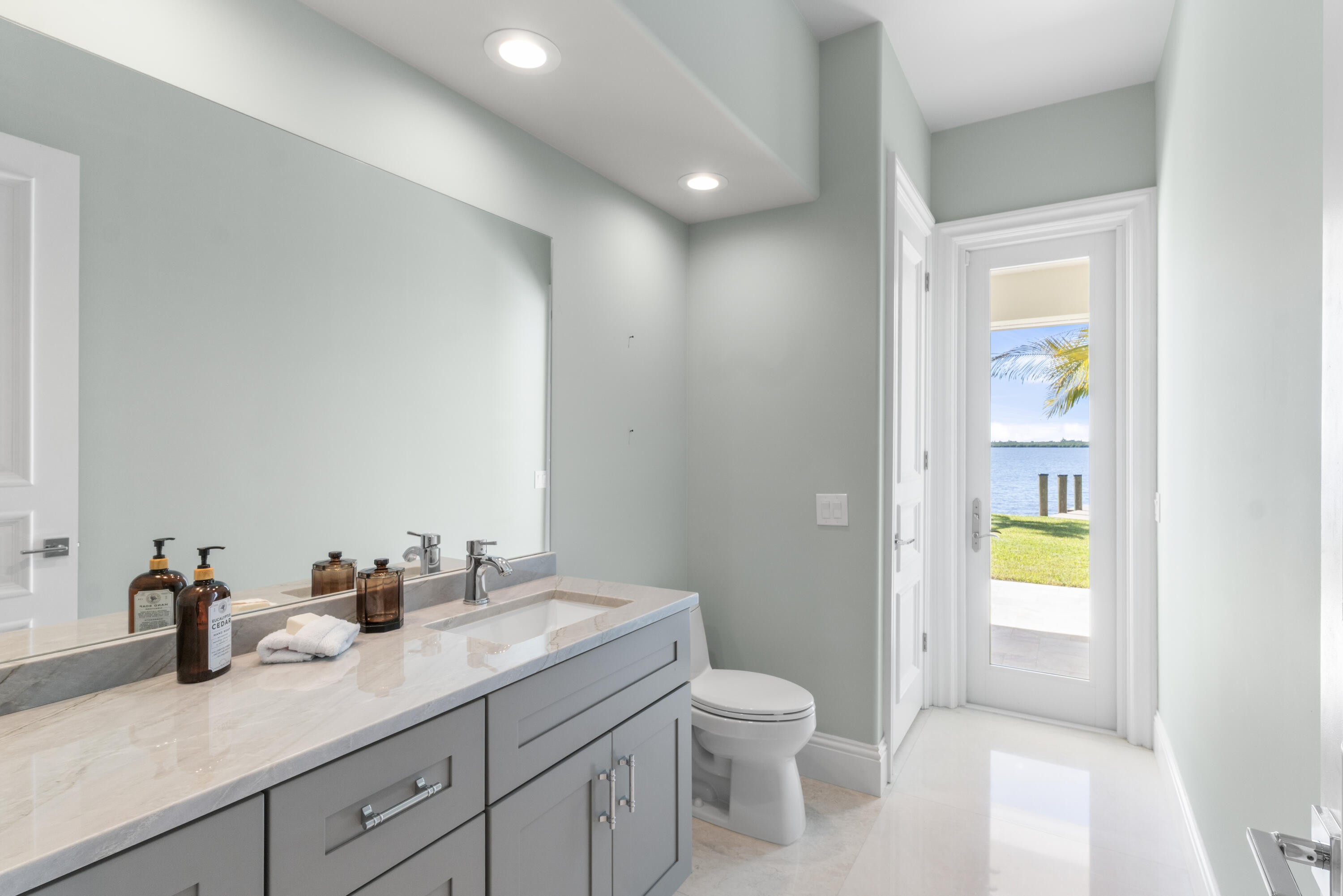526 Pt Ln Vero Beach, FL 32963