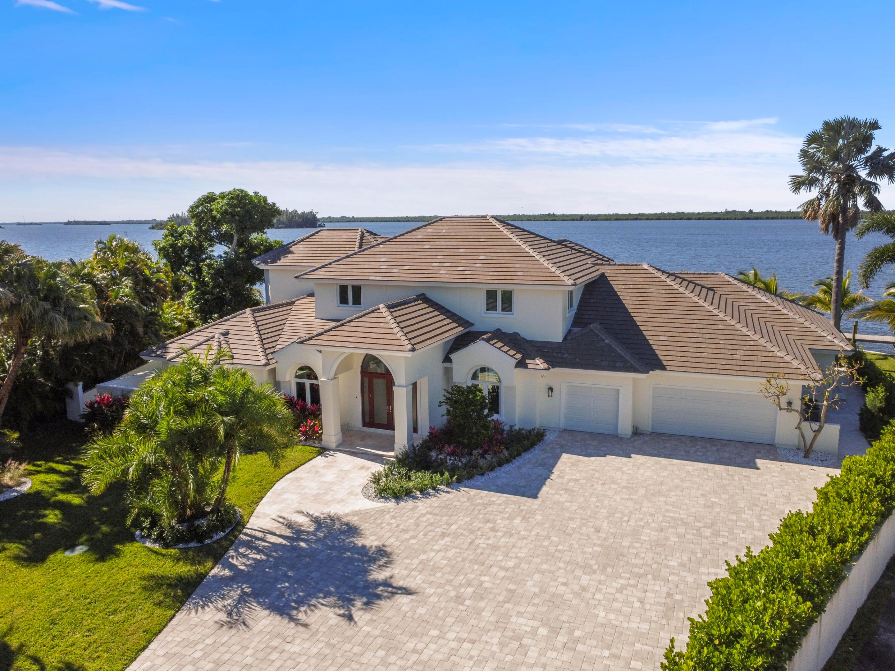 526 Pt Ln Vero Beach, FL 32963