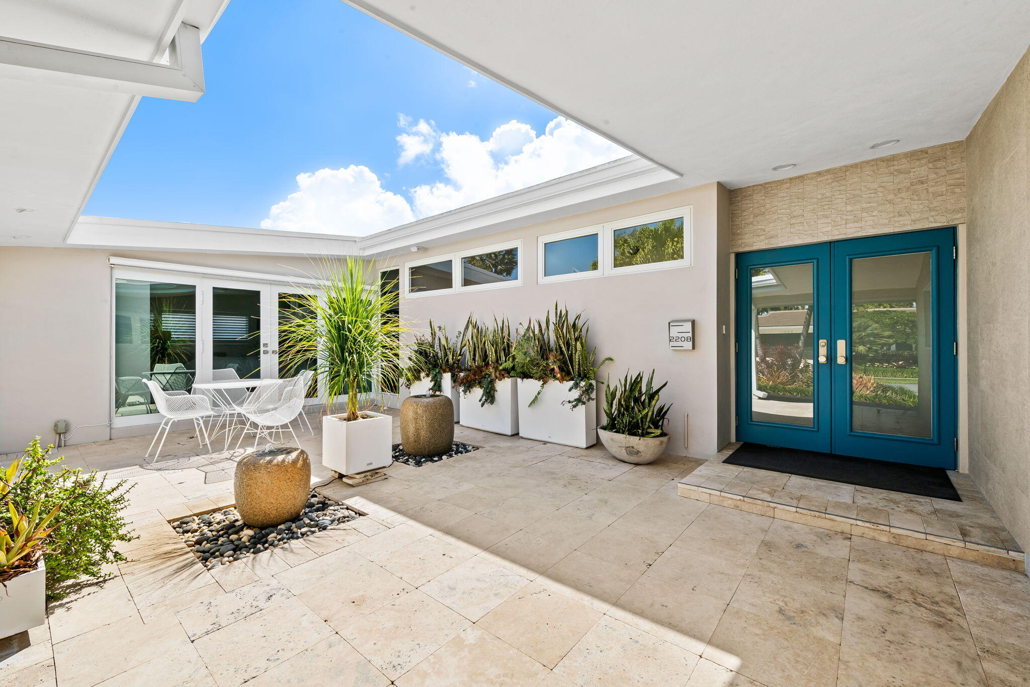 2208 Anchor Dr Fort Lauderdale, FL 33316