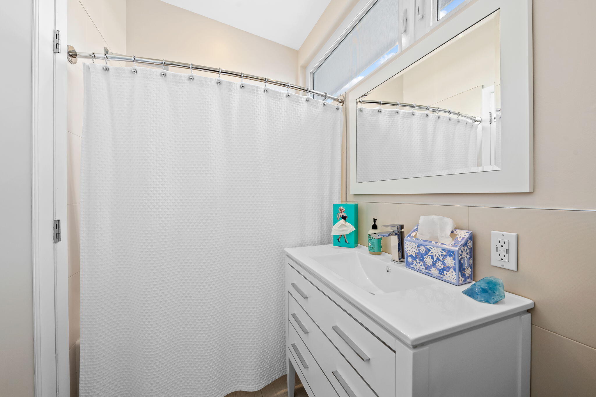 2208 Anchor Dr Fort Lauderdale, FL 33316