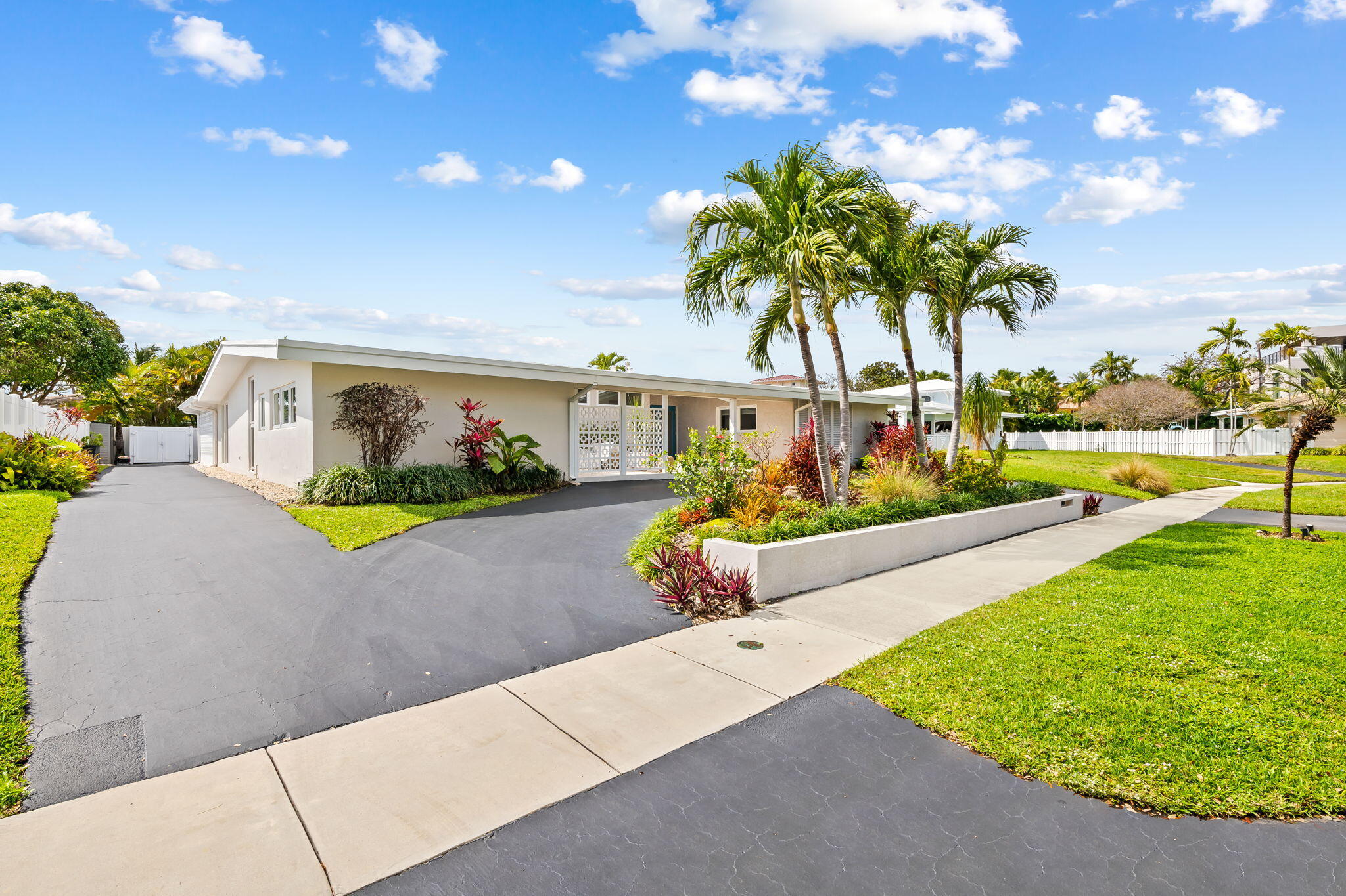 2208 Anchor Dr Fort Lauderdale, FL 33316