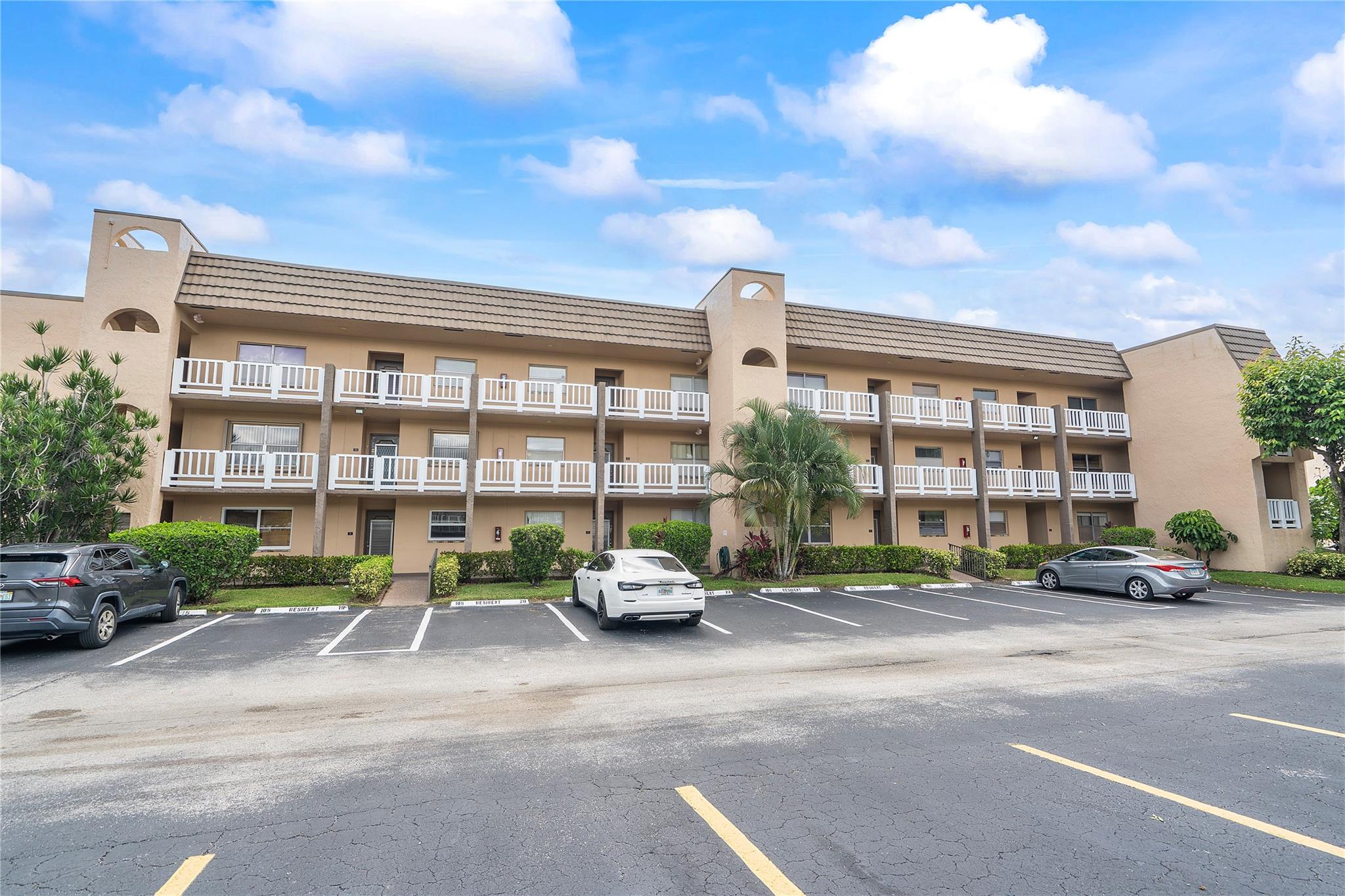 9221 Sunrise Lks Blvd #109