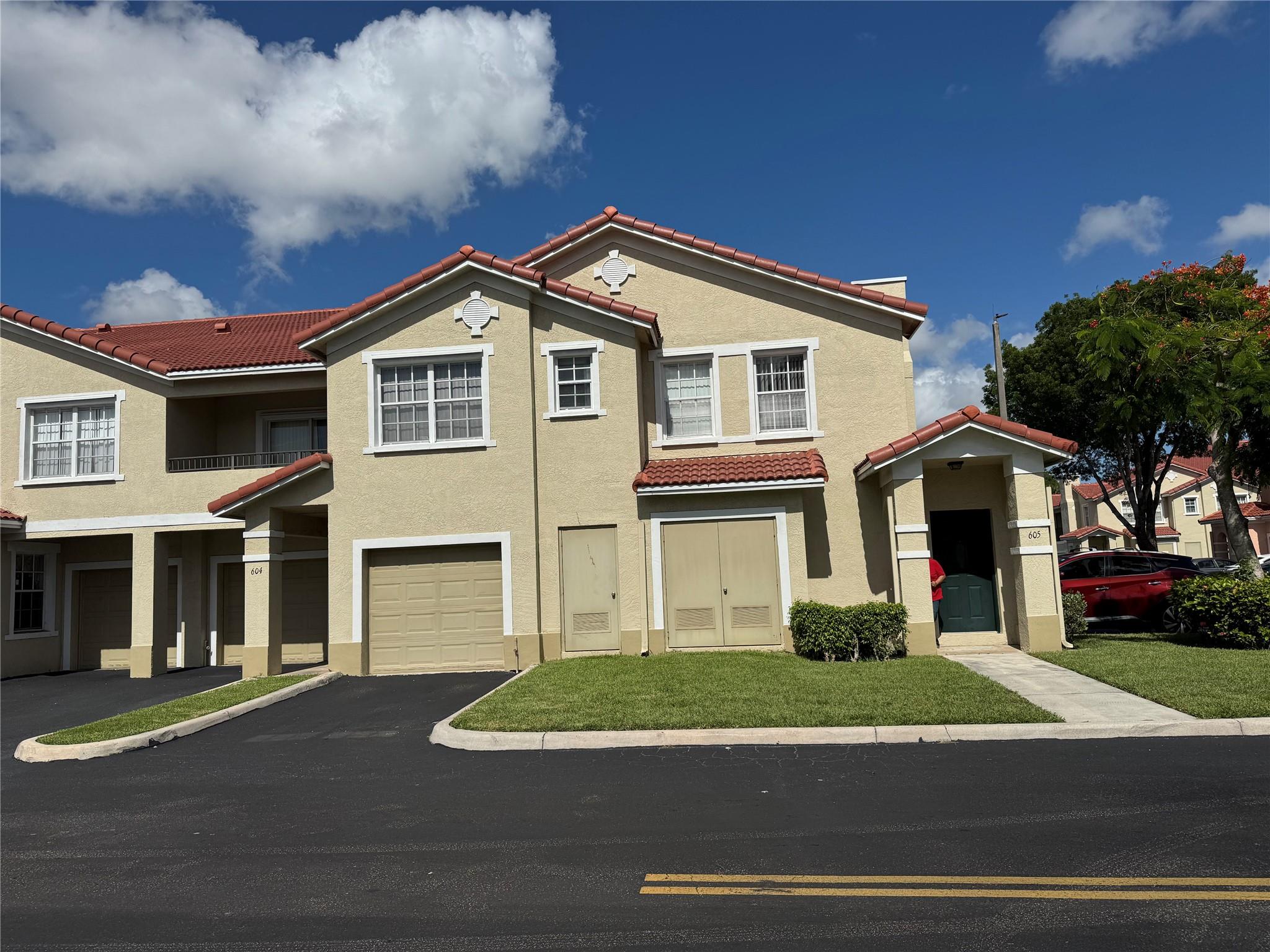 605 Belmont Ln #605