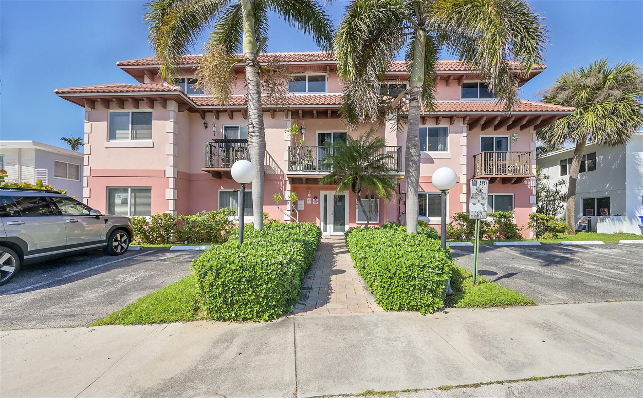 4525 Poinciana St #10