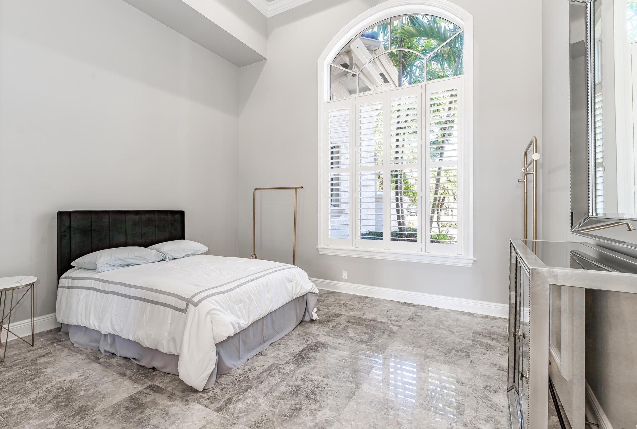 3111 Lake Rdg Ln Weston, FL 33332