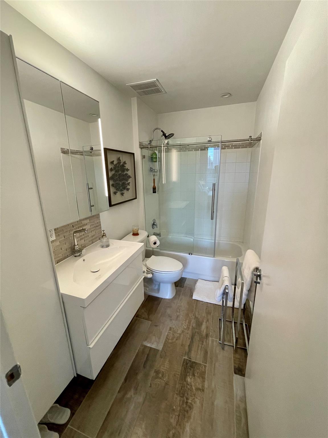image The Yorker Condominium36