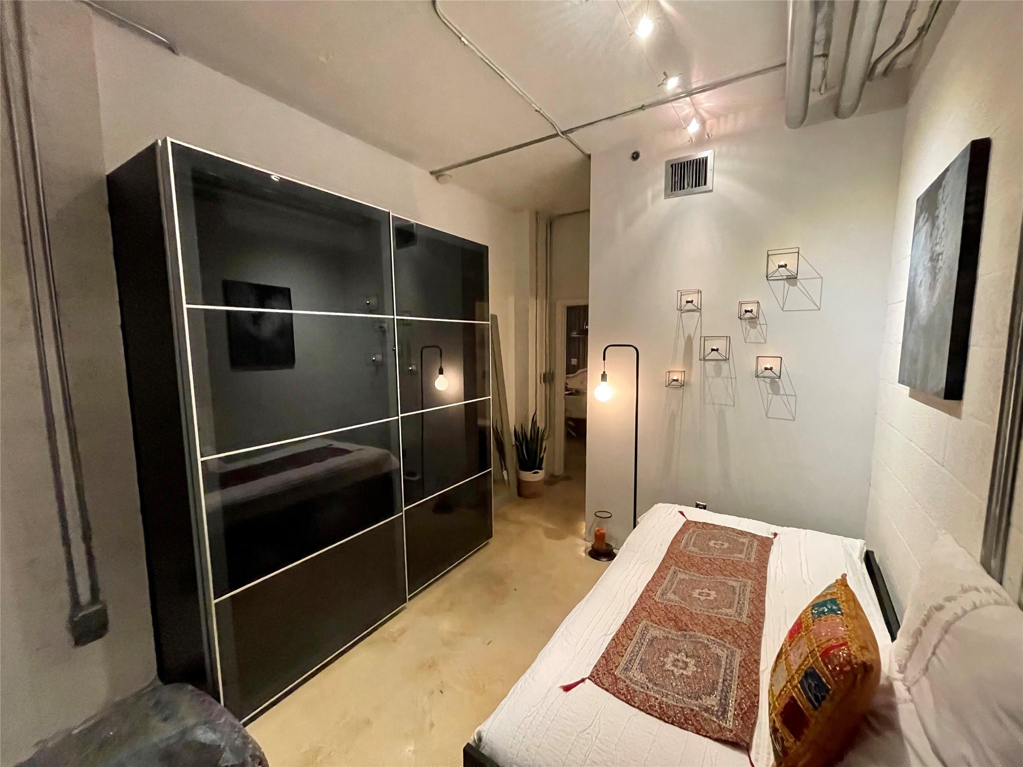image The Yorker Condominium37