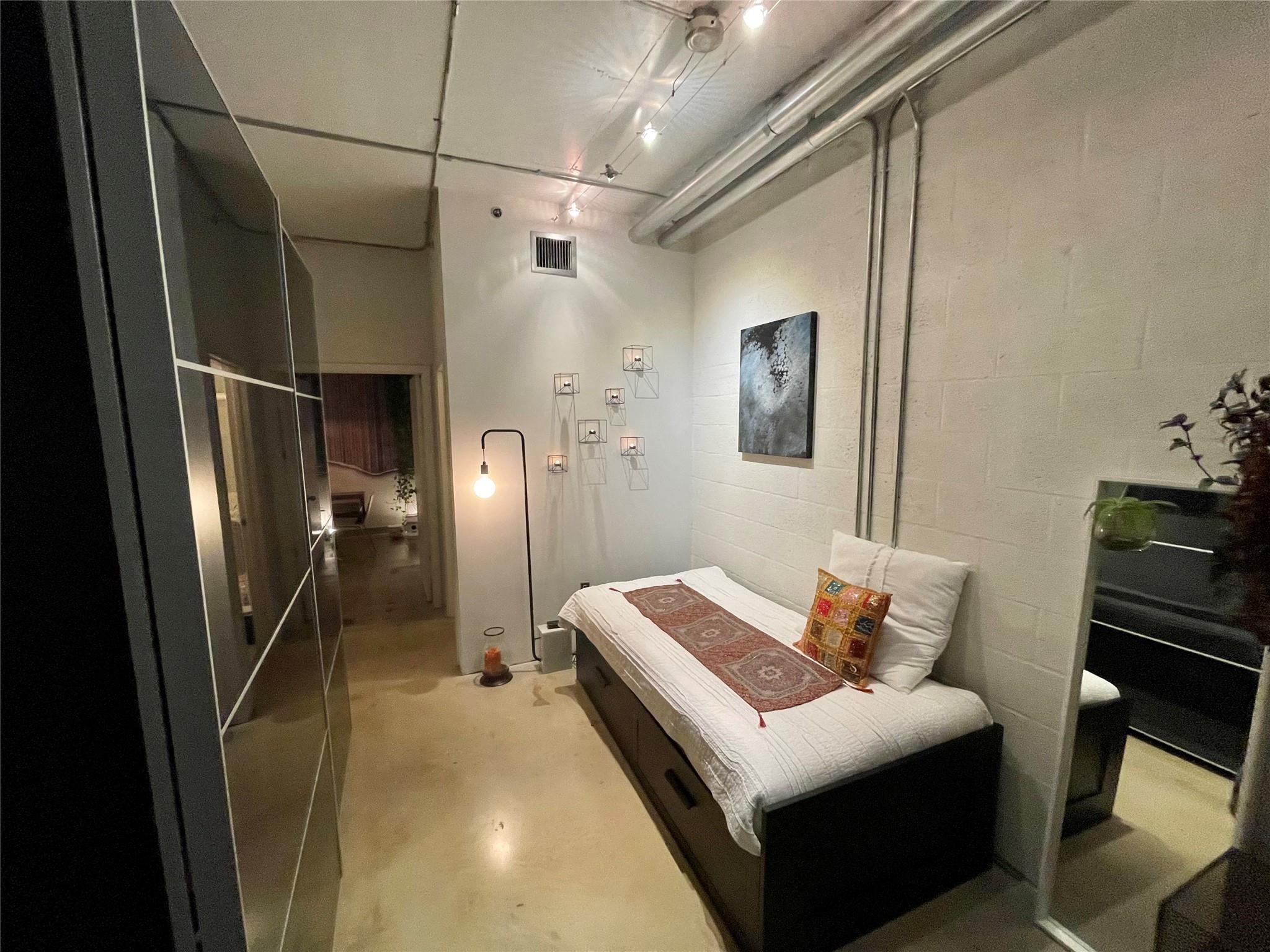 image The Yorker Condominium38