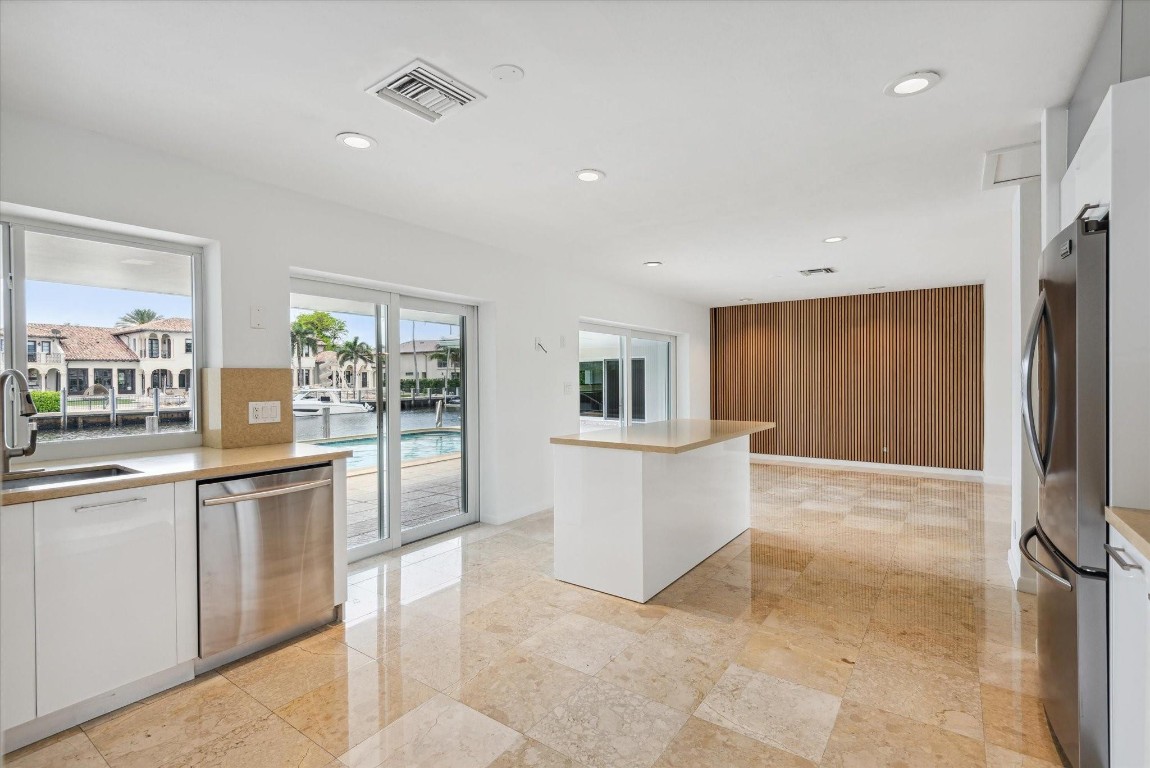 40 Isla Bahia Fort Lauderdale, FL 33316