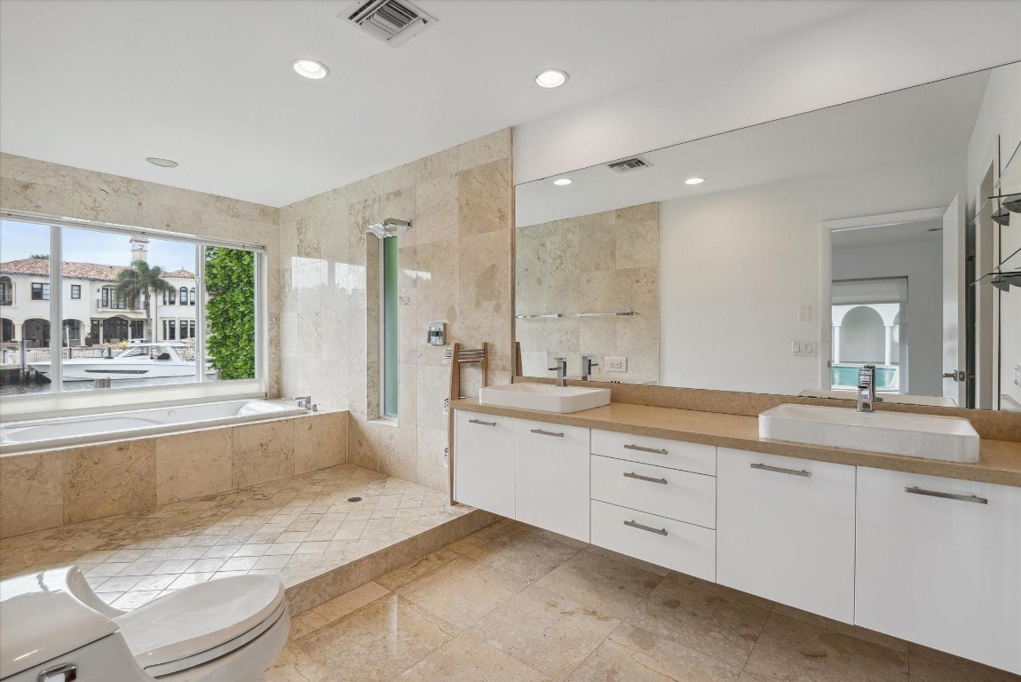 40 Isla Bahia Fort Lauderdale, FL 33316