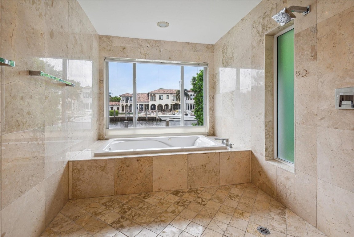 40 Isla Bahia Fort Lauderdale, FL 33316