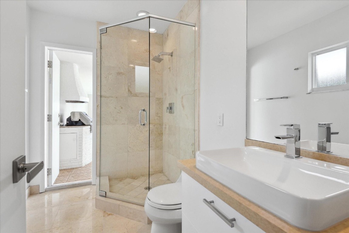 40 Isla Bahia Fort Lauderdale, FL 33316