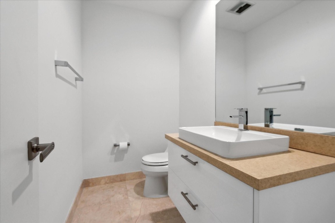 40 Isla Bahia Fort Lauderdale, FL 33316