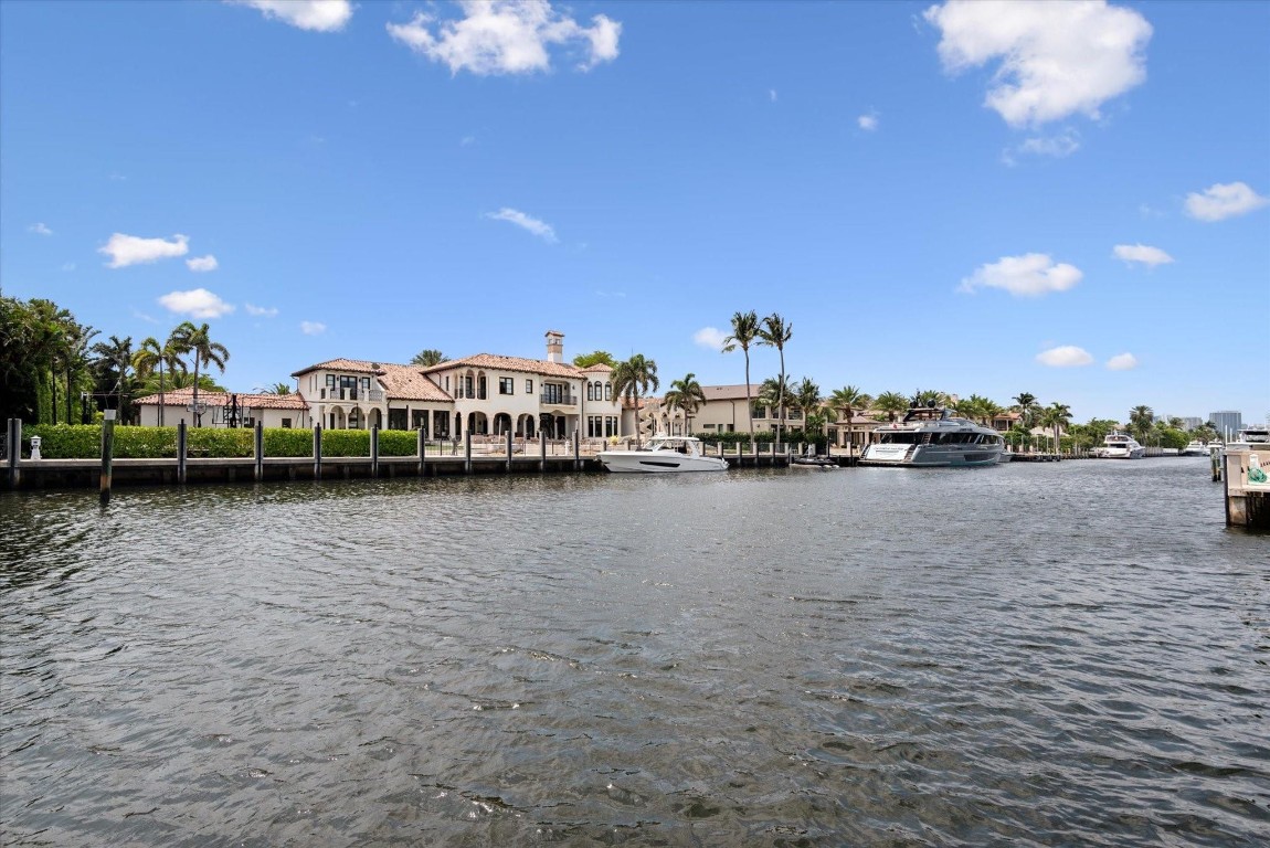 40 Isla Bahia Fort Lauderdale, FL 33316