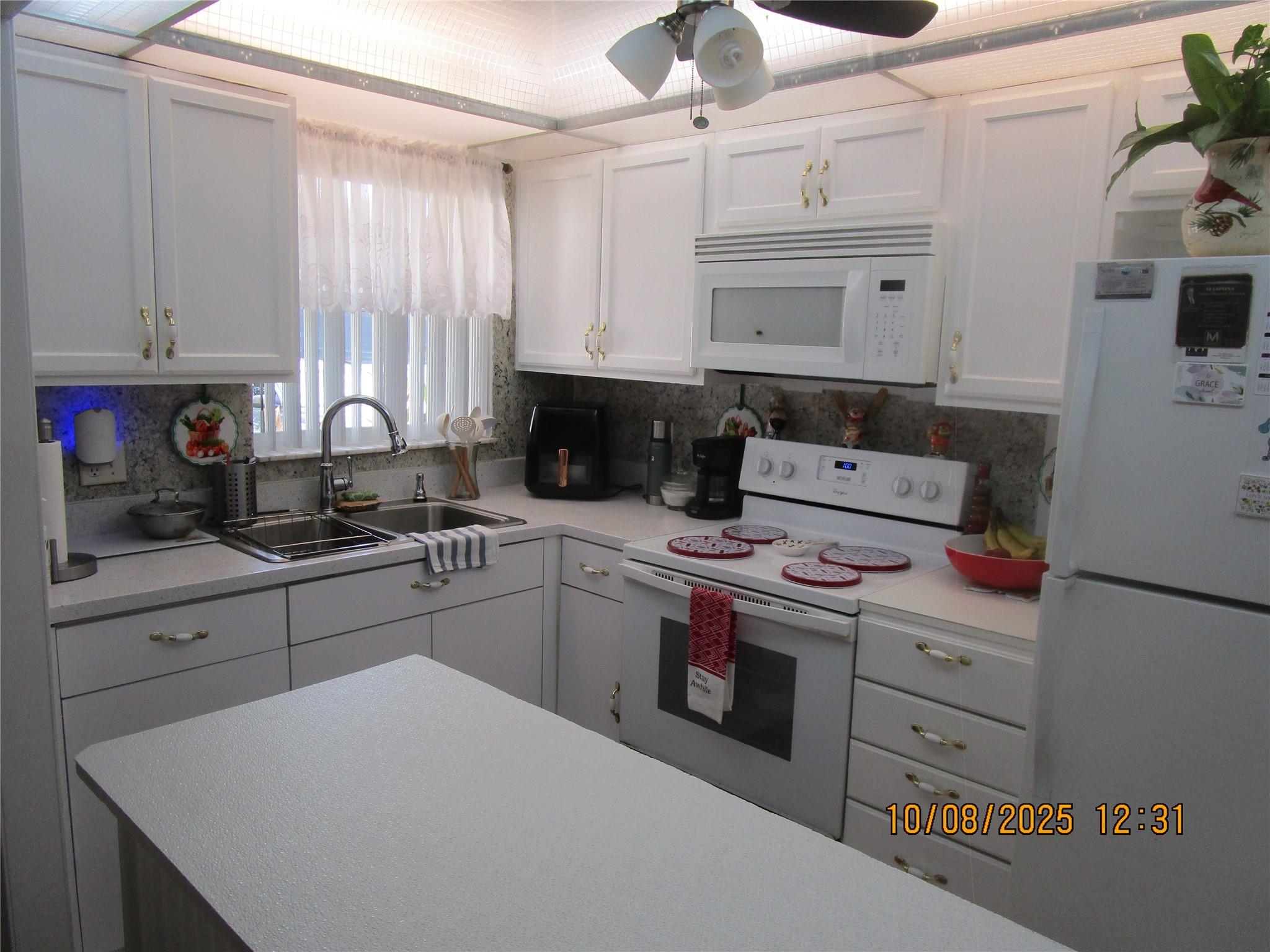 8841 Sunrise Lks Blvd #112