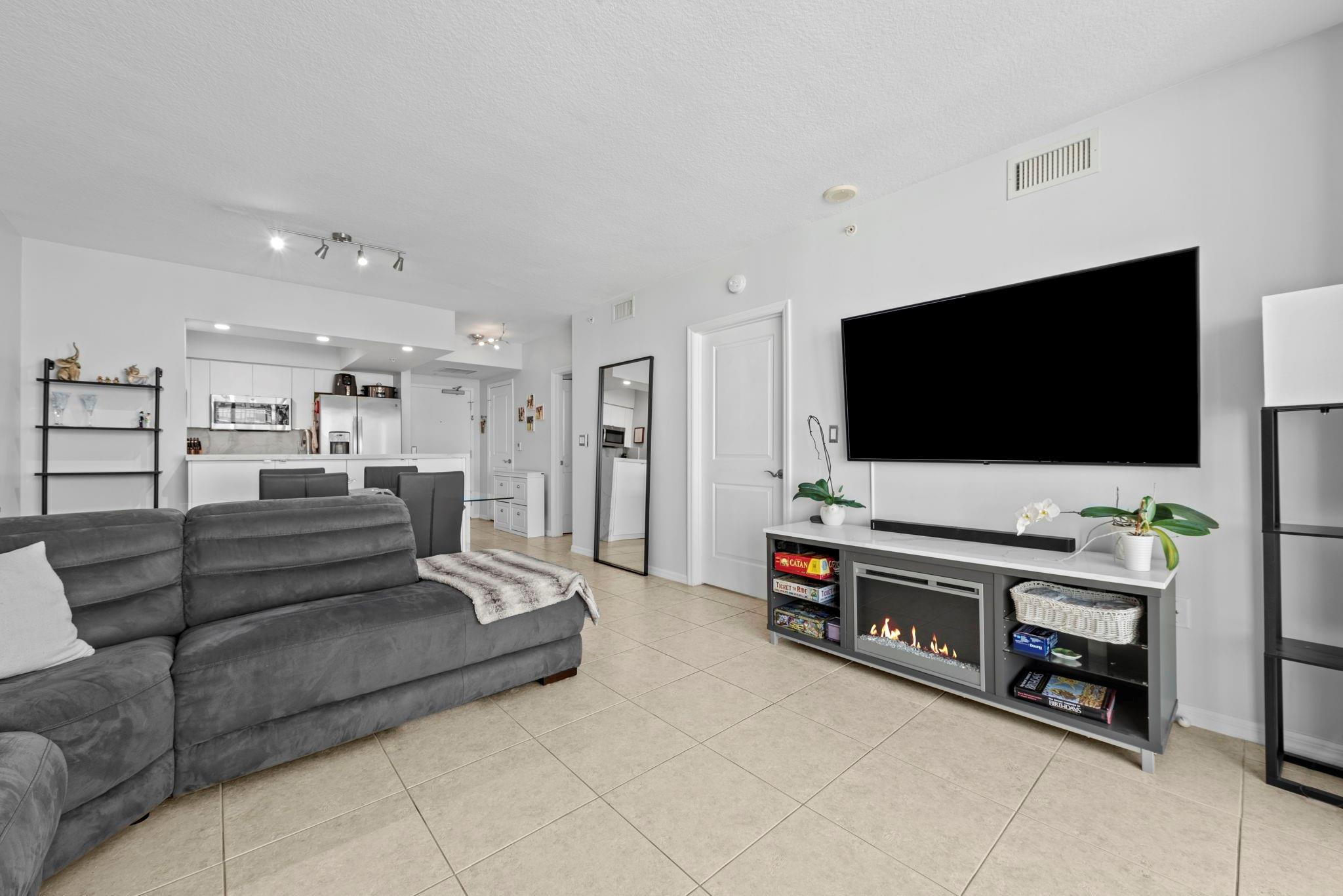 347 N New Riv #2707 Fort Lauderdale, FL 33301