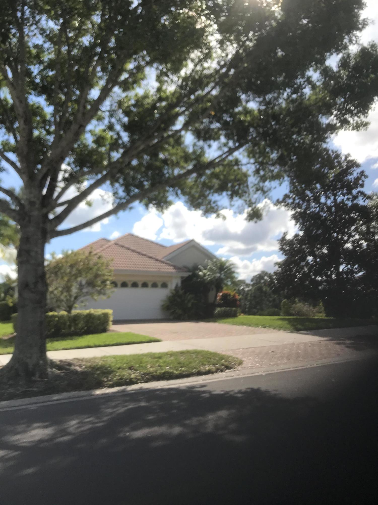 822 SW Lake Charles Circle