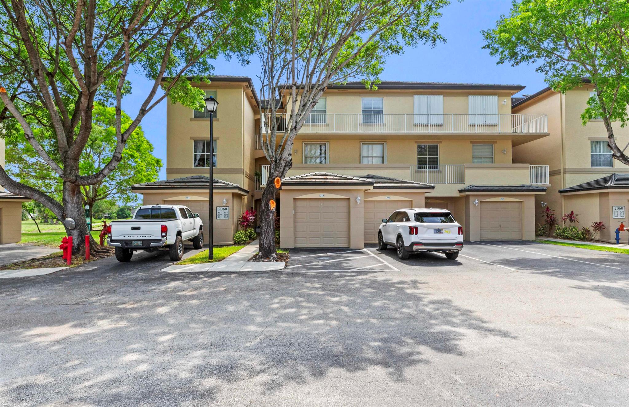2060 Greenview Shores Blvd #318