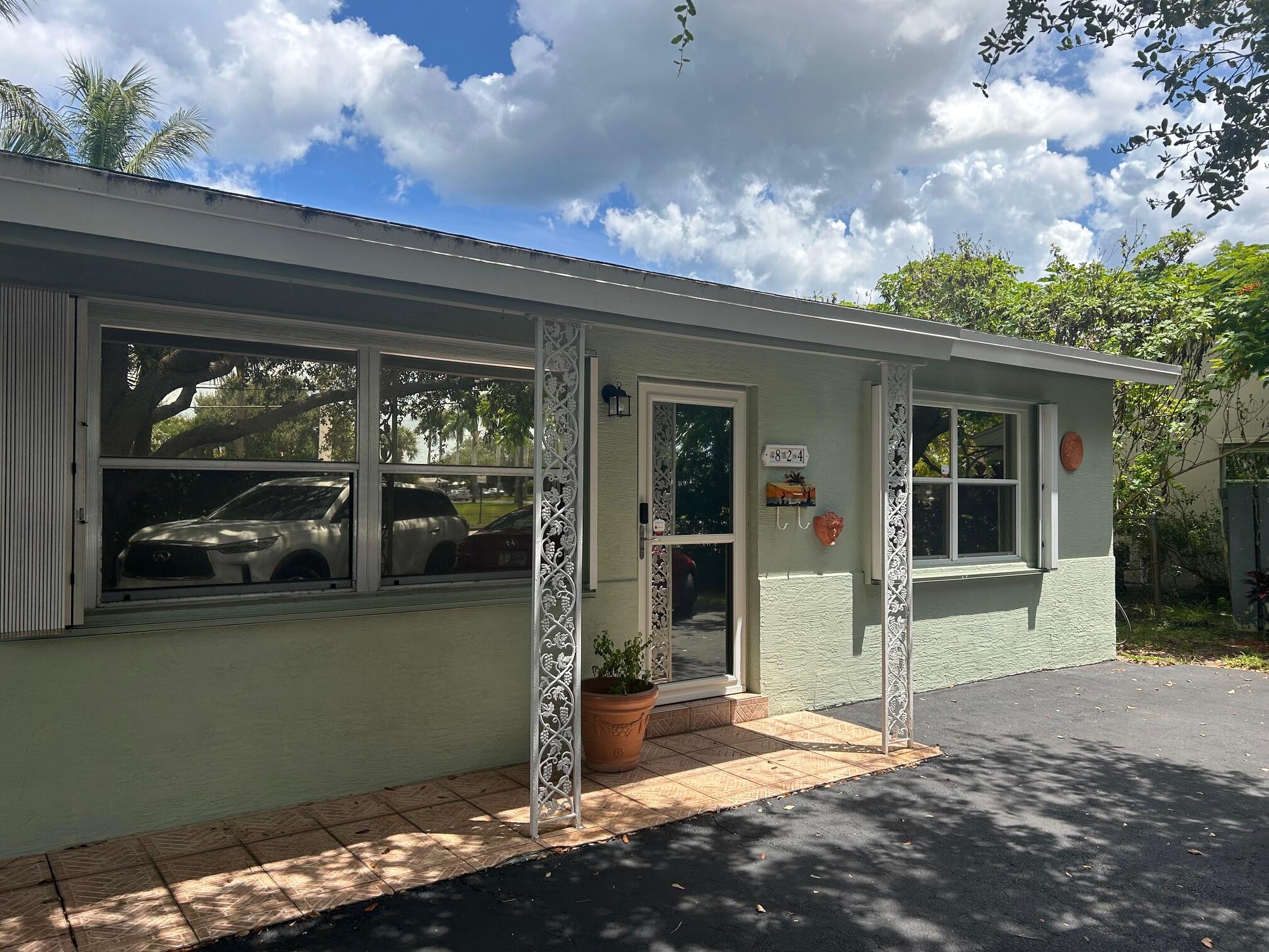 824 Prosperity Farms Rd
