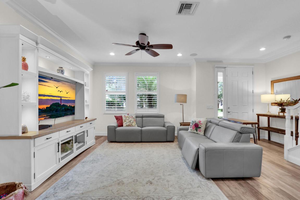 1169 E Dakota Dr Jupiter, FL 33458