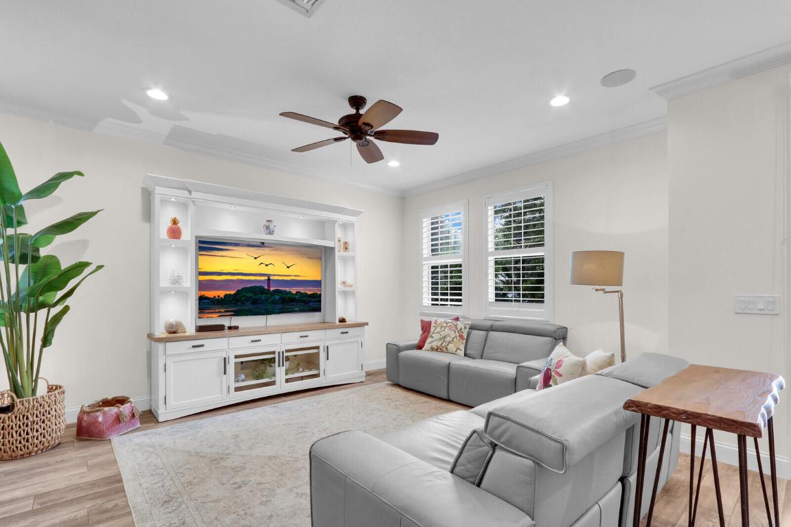 1169 E Dakota Dr Jupiter, FL 33458