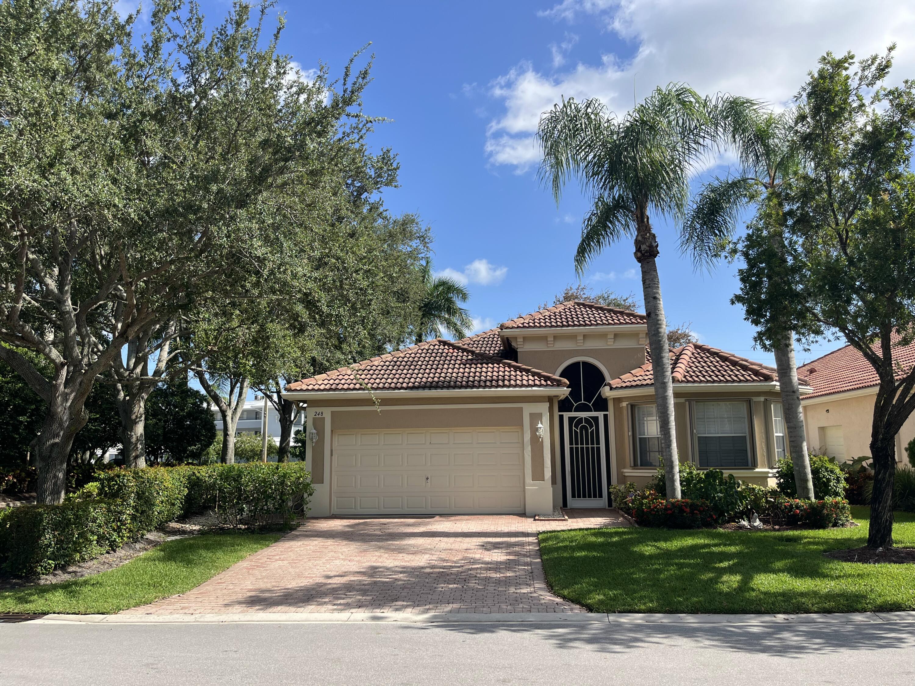 248 Palm Cir