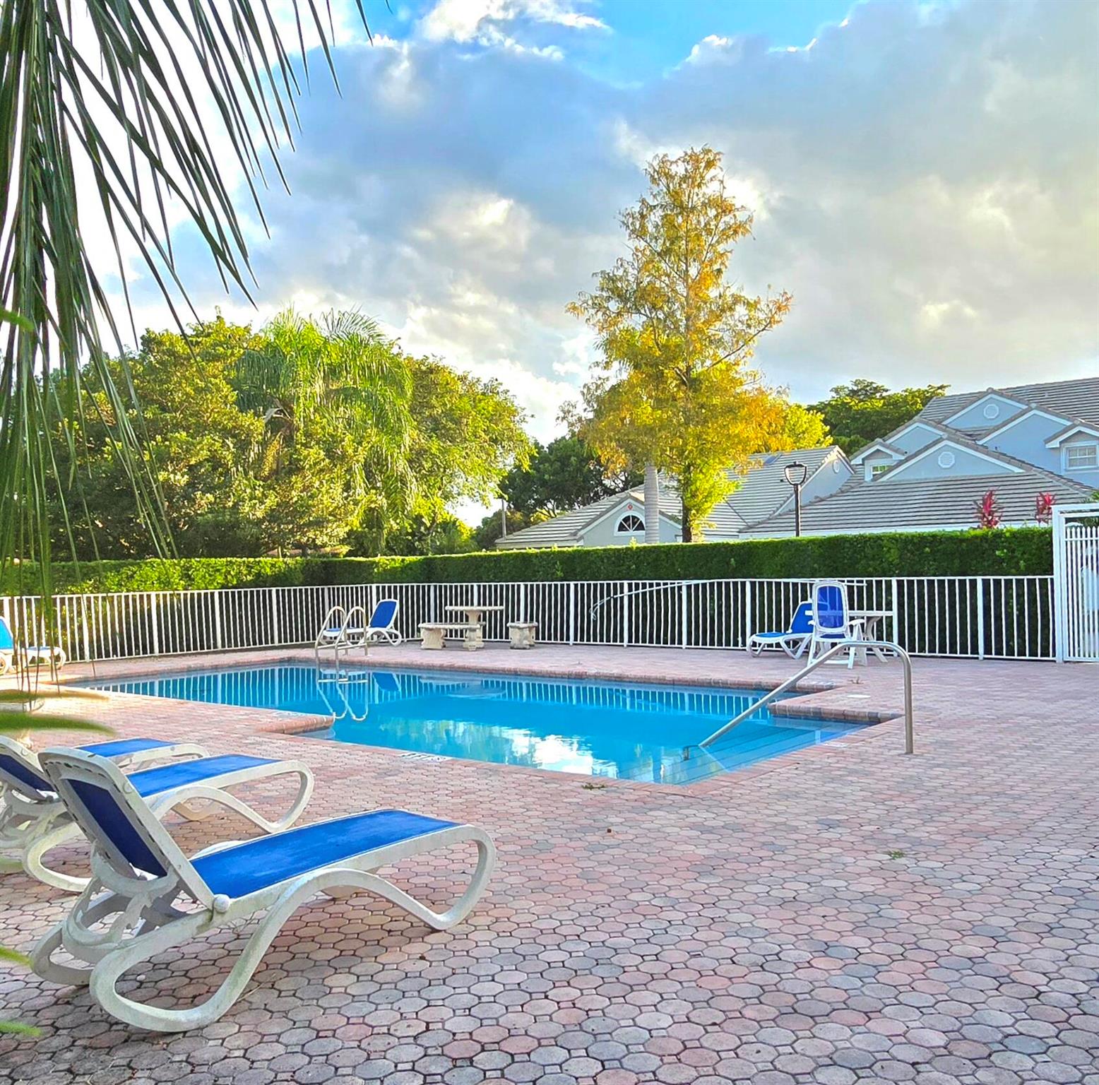 8707 Forest Hls Blvd #4-A