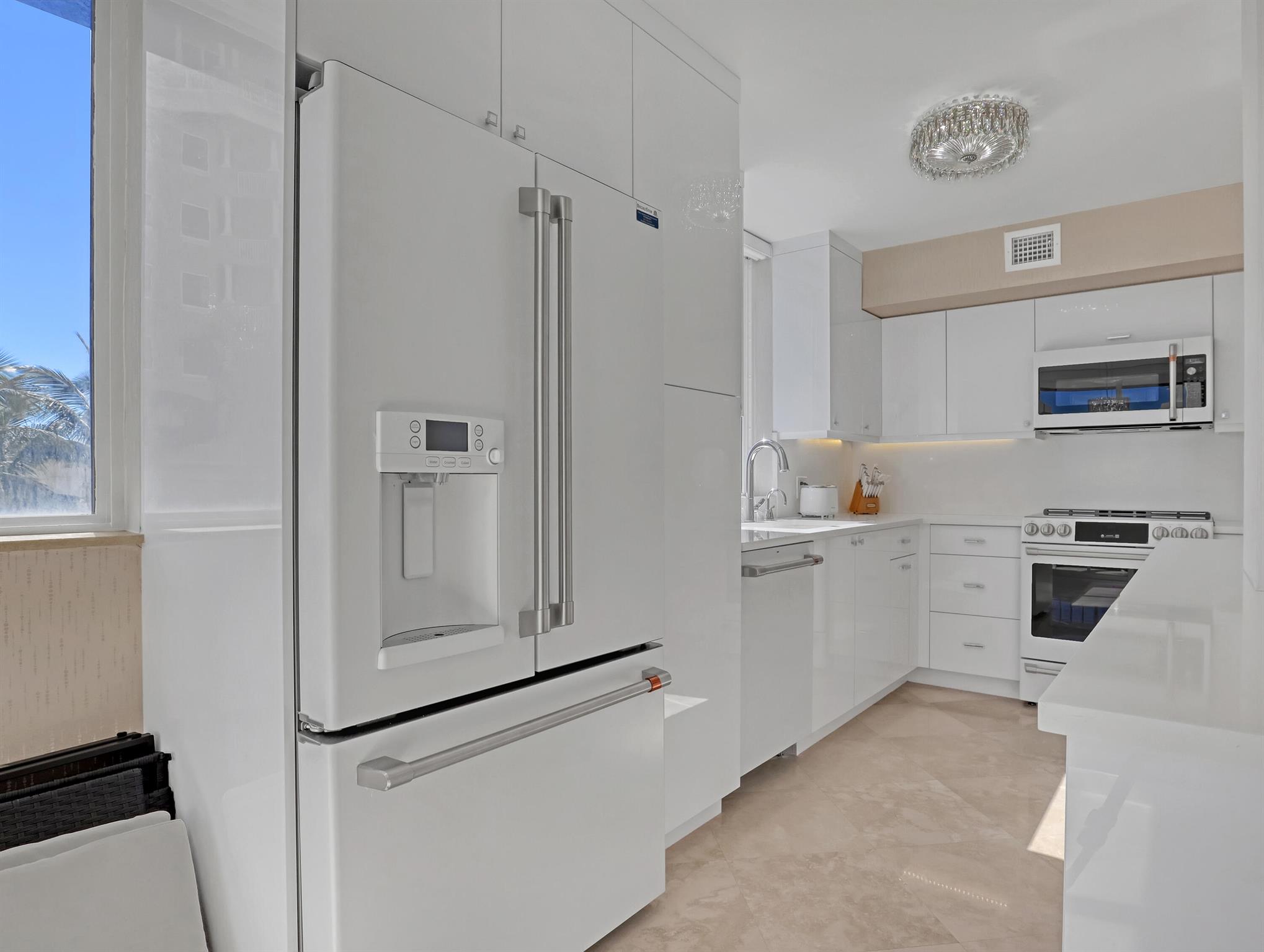 5380 N Ocean Dr #3b Riviera Beach, FL 33404