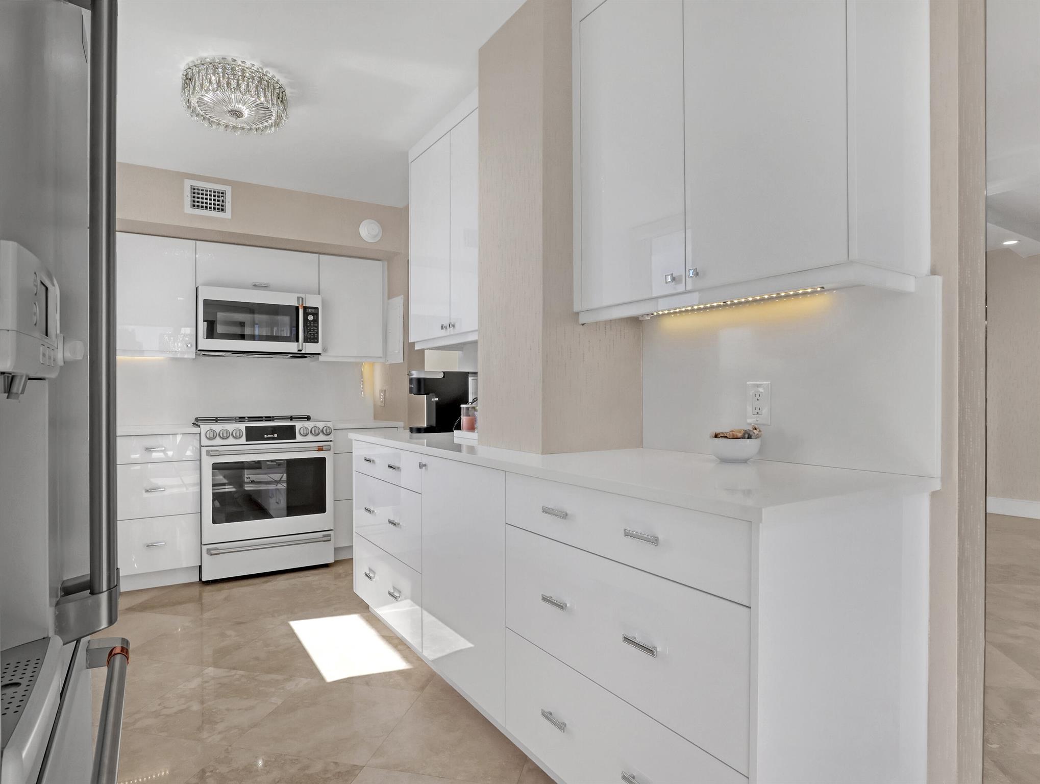 5380 N Ocean Dr #3b Riviera Beach, FL 33404