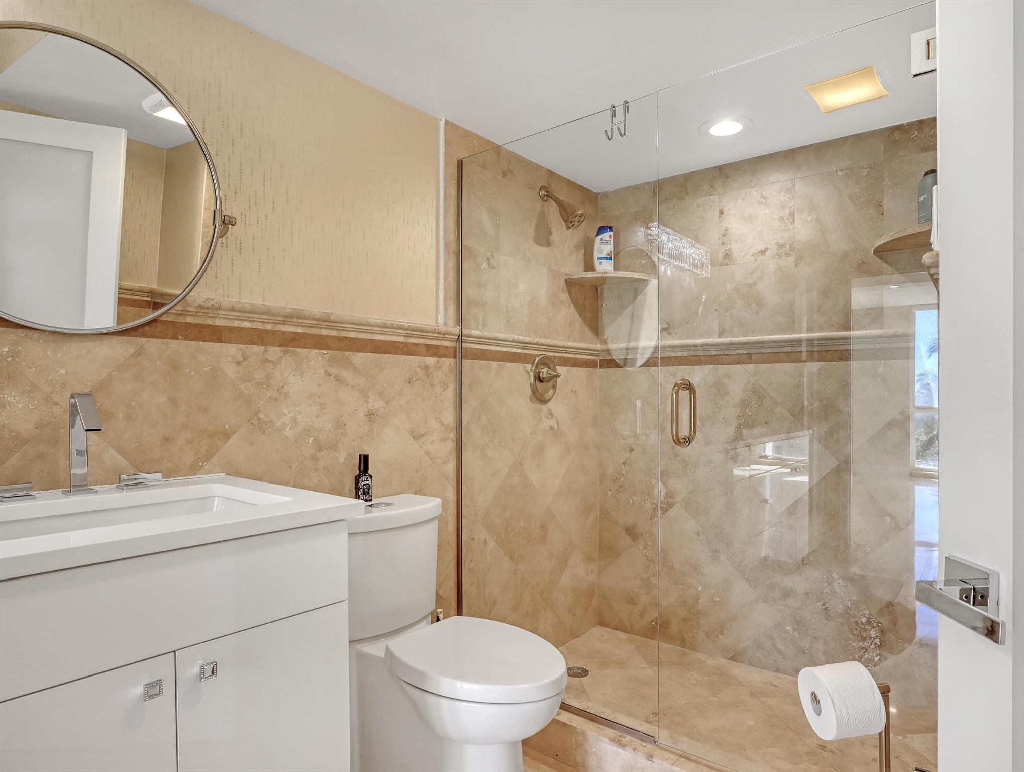 5380 N Ocean Dr #3b Riviera Beach, FL 33404