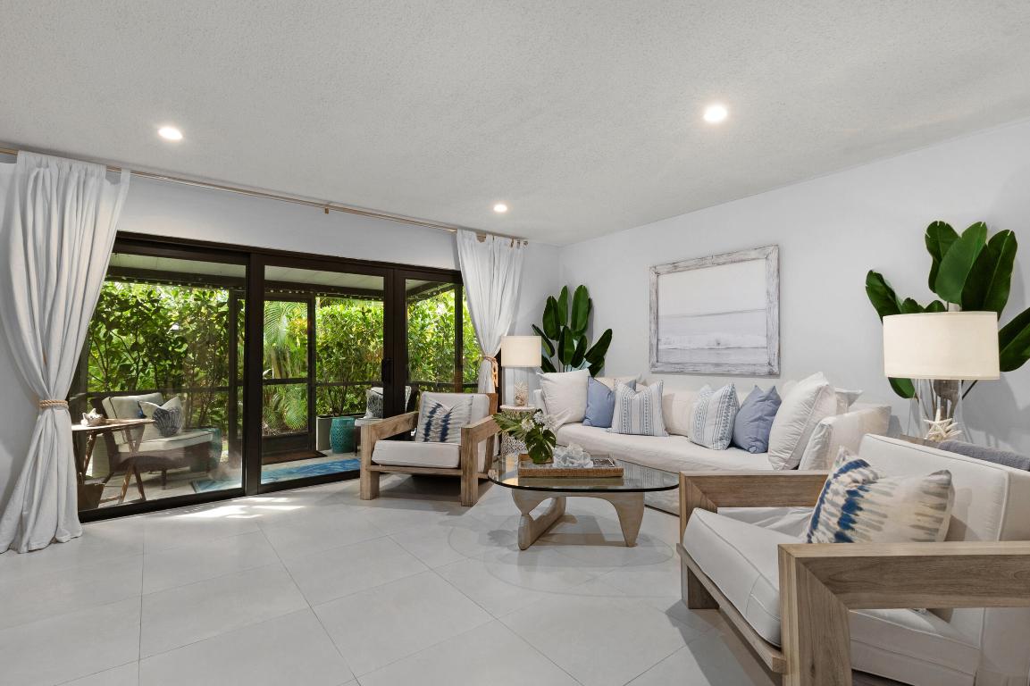 2136 NE 44th #4 Lighthouse Point, FL 33064