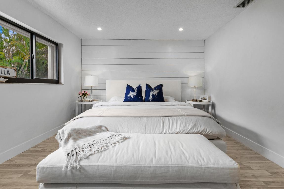 2136 NE 44th #4 Lighthouse Point, FL 33064