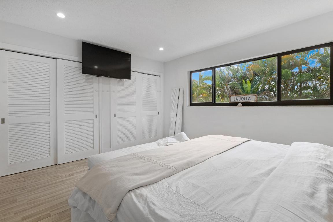 2136 NE 44th #4 Lighthouse Point, FL 33064