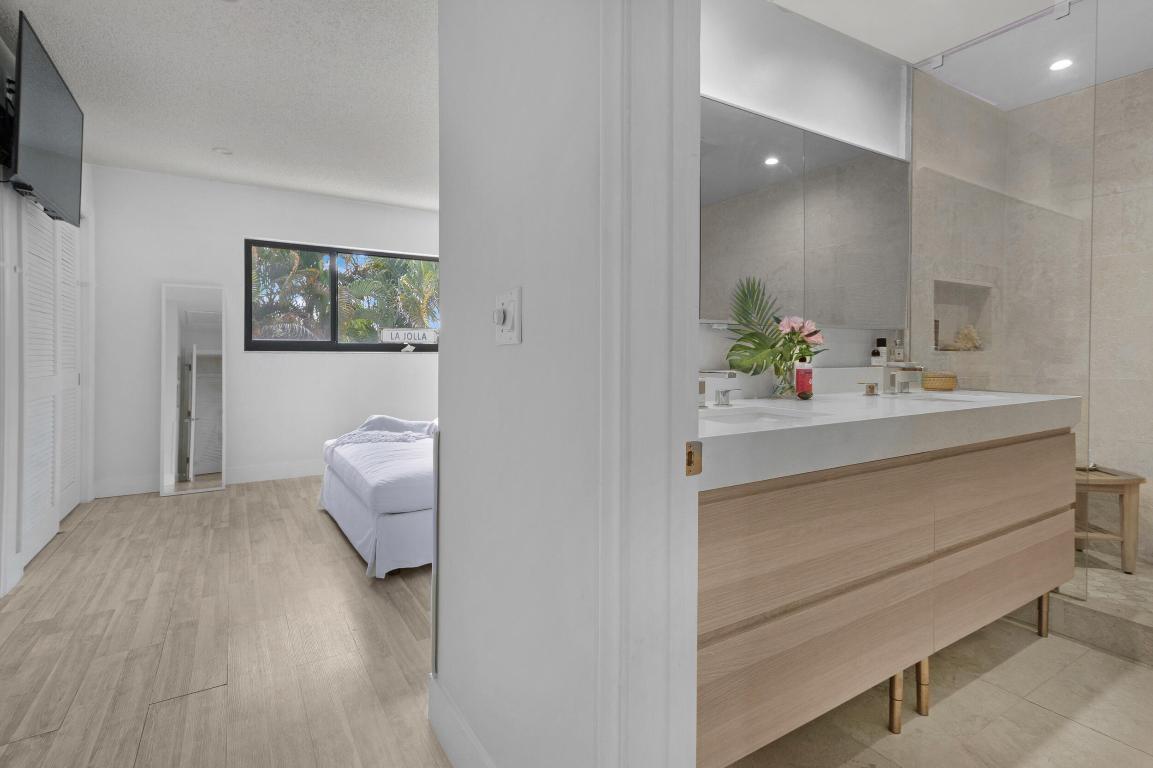 2136 NE 44th #4 Lighthouse Point, FL 33064