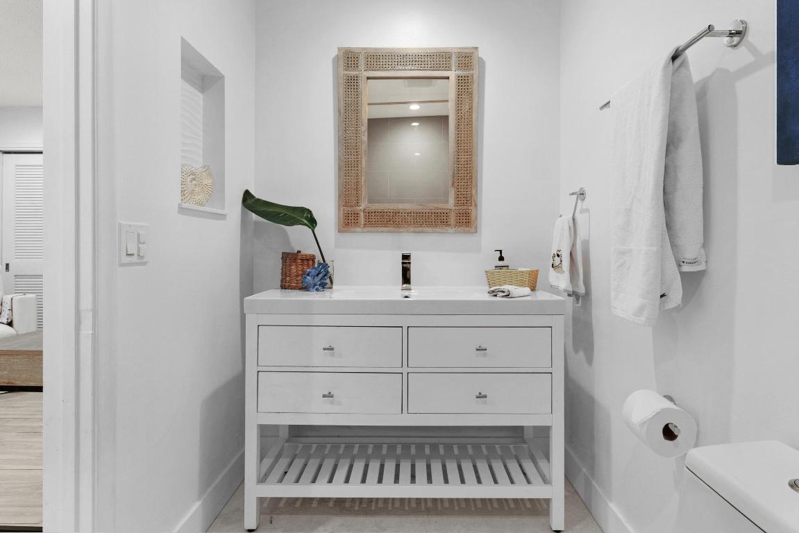 2136 NE 44th #4 Lighthouse Point, FL 33064