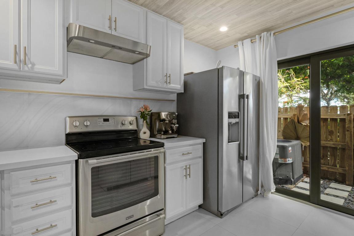 2136 NE 44th #4 Lighthouse Point, FL 33064